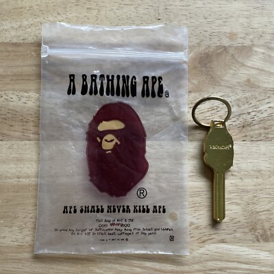 Schlüsselanhänger A Bathing Ape Schlüsselform goldfarben