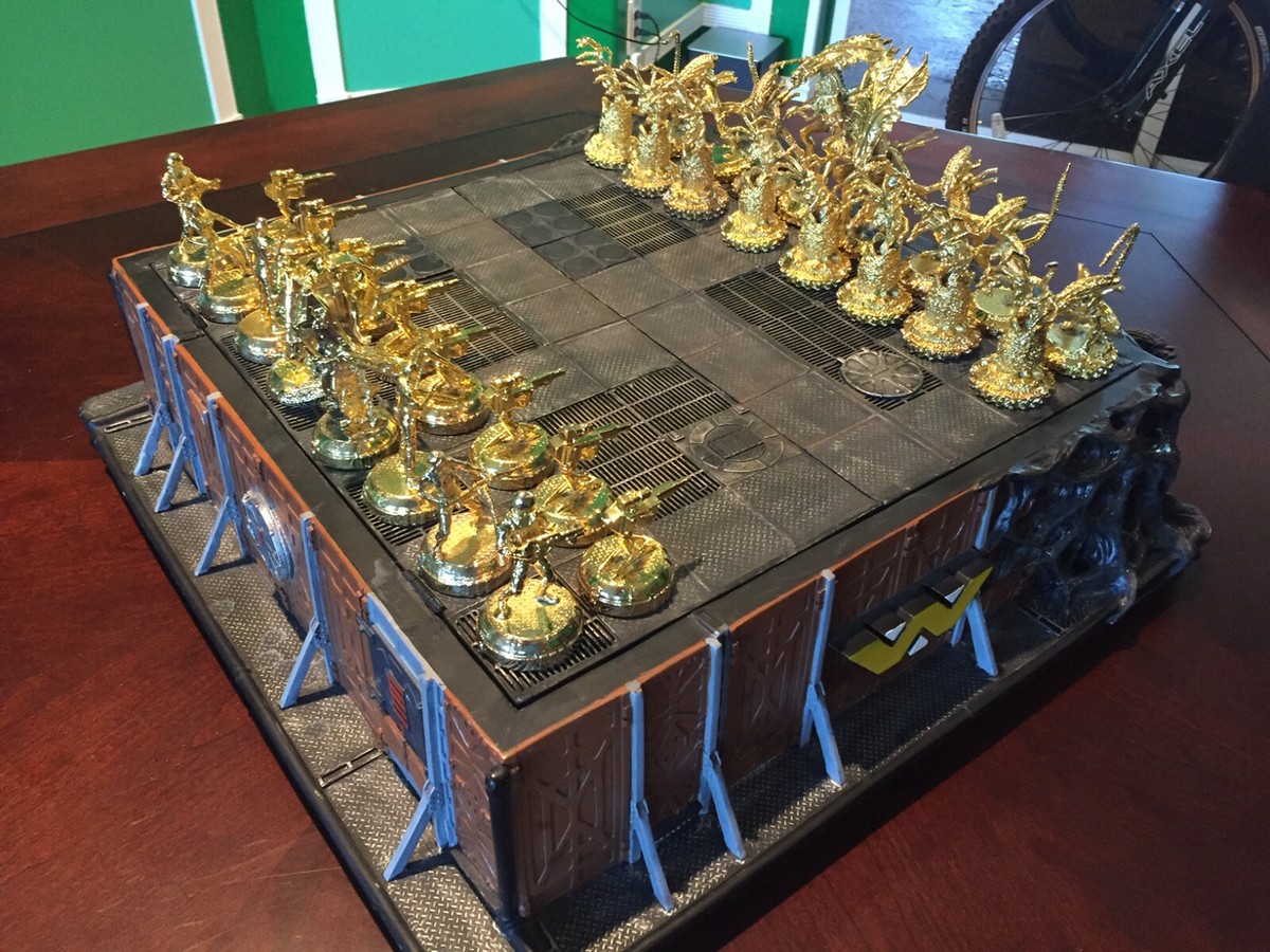 RARE SOTA Toys Aliens vs. Space Marines Chess set, gold plated | eBay