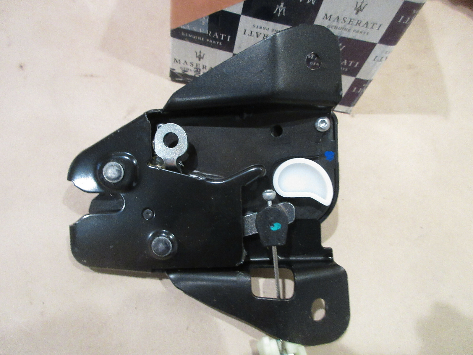 Maserati Ghibli, Quattroporte - Rear Hood Bonnet Lock P/N 675000219 