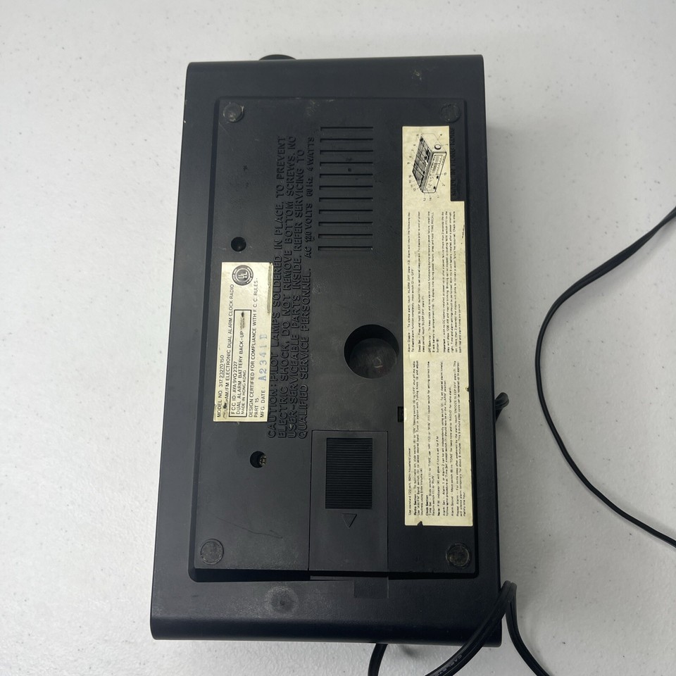 Studio 44 Vintage Alarm Clock Radio Dual Am Fm Electronic And Battery