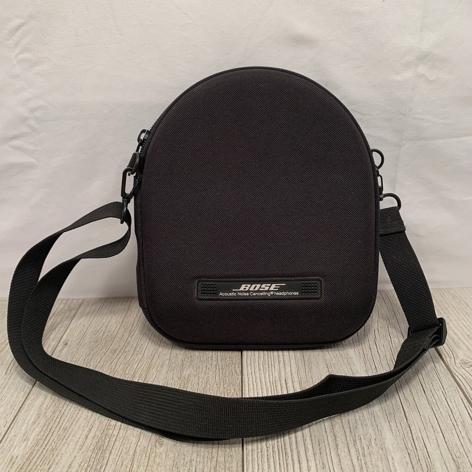 Bose QC-2 Over-Ear Headphones Case with Strap in Black-image