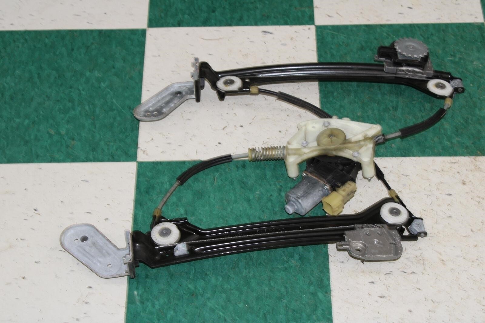 14-17 Ghibli Rear Passenger Side Right RH RR Power Window Glass Regulator OEM OE