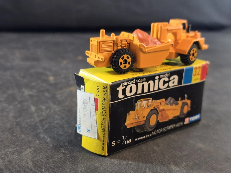 Rascador Motor Tomica Komatsu WS16 Nº32 1/165 Caja Negra Hecho en Japón De Colección Foto 3 de 4
