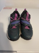 Size 1Y Nike Team Hustle Deep Jungle Fuchsia Dream