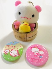 Burabura Momo Panda Mascot with Ball Chain + Set of 2 Badges