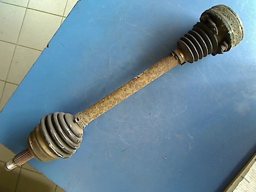 Antriebswelle Links Vorne CHC 1Y VW Vento 1.9 D 47 KW 64 PS 170828 Km