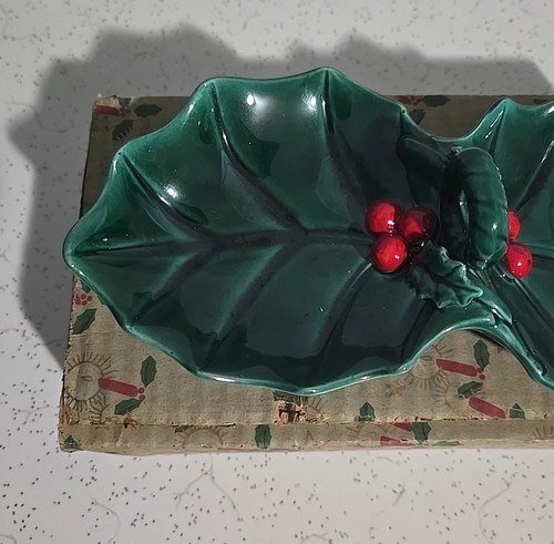 🎄Vintage Lefton Holly Berry Dish with Original Box - MR1349 NA - Christmas 🎄 - Picture 2 of 7