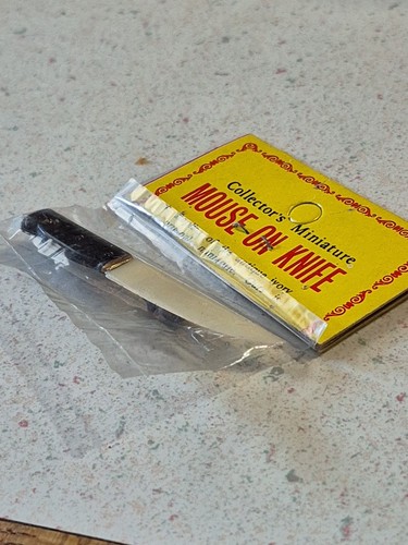 Topo in miniatura vintage su coltello mai aperto - Foto 6 di 12