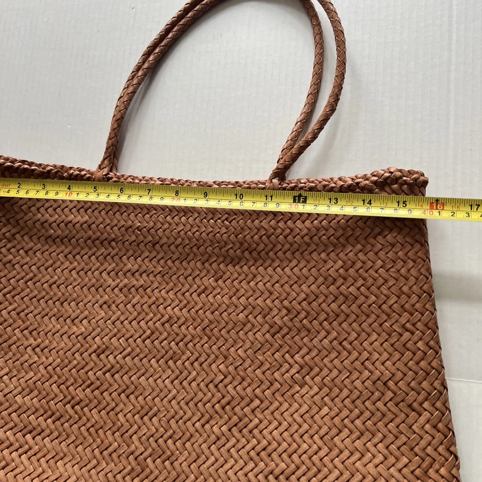 Bolso ST CHRISTOPHER SAINT DRAGON Cuero Malla Tono Tostado 18x13 Muy Bueno Foto 4 de 4