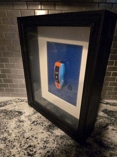 EXCLUSIVE Wall Desktop Art Frame Genuine Porsche 918 Spyder Key Remote Fob - Picture 4 of 9