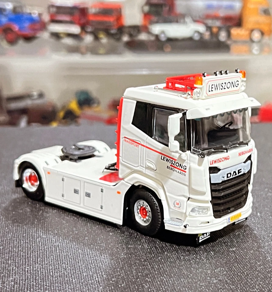 DAF XF SL 4x2 "Lewiszong Transport V.O.F."  WSI truck models 1:50 scale - Image 4 of 4