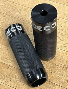 DECO BMX WUPEGS AXLE PEGS PAIR BLACK FREESTYLE FLATLAND KNURLED USA BICYCLE 10MM