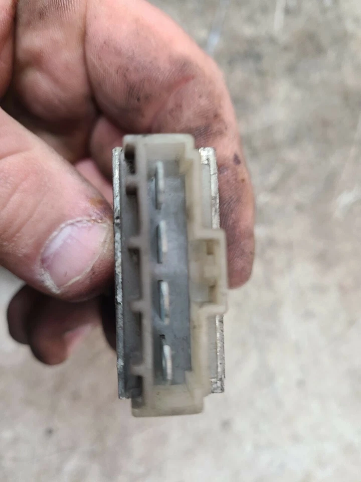 Rectificador y regulador Yamaha Venture XTC 500 89A-81960-00-00 VX500 RW4473 Foto 3 de 4