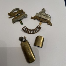 WWI / WW2 Brass Trench Art Lighter & 3 Cap Badges - Lincolnshire/Leicestershire.