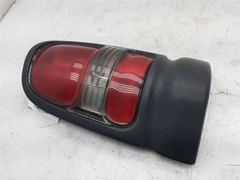 Driver Taillight Pickup W Sport Package 94-02 DODGE 2500 PICKUP 55055265AC - Imagem 2 de 4