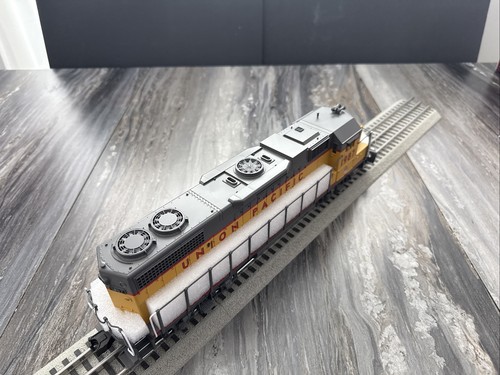 MTH 20-2188-1 Union Pacific EMD GP38-2 Diesel Locomotive Cab# 1987 / New .49 - Picture 8 of 12