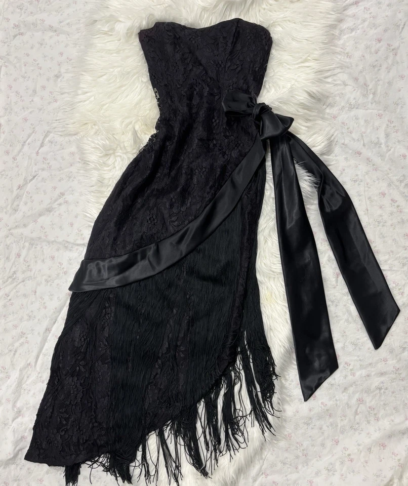 Vestido de Ocasión Vintage Negro Encaje Gótico Flecos Formal Dobladillo Asimétrico LBD Foto 2 de 4