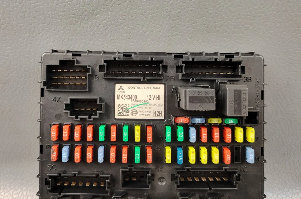MITSUBISHI FUSO CANTER FB FE FG 4P10 BODY CONTROL MODULE FUSE BOX SAM MK543400 - Image 4 of 4