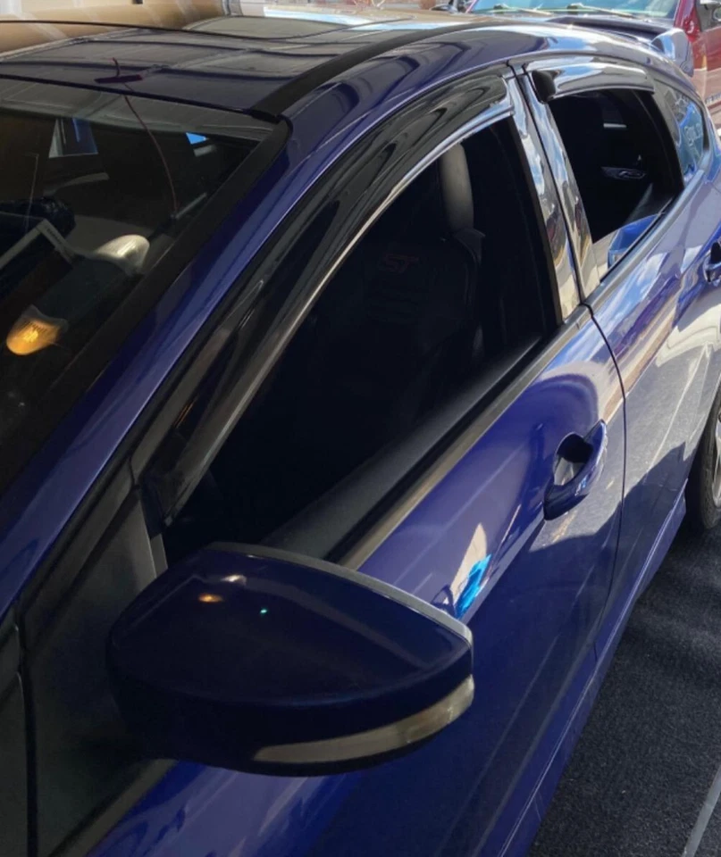 Козырьки вентиляционные противодымные AVS 3M лента для седана Ford Focus 2012-2018 годов выпуска - Изображение 2 из 4