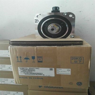 NEW IN BOX Yaskawa servo Motor SGM7G-30AFC6C