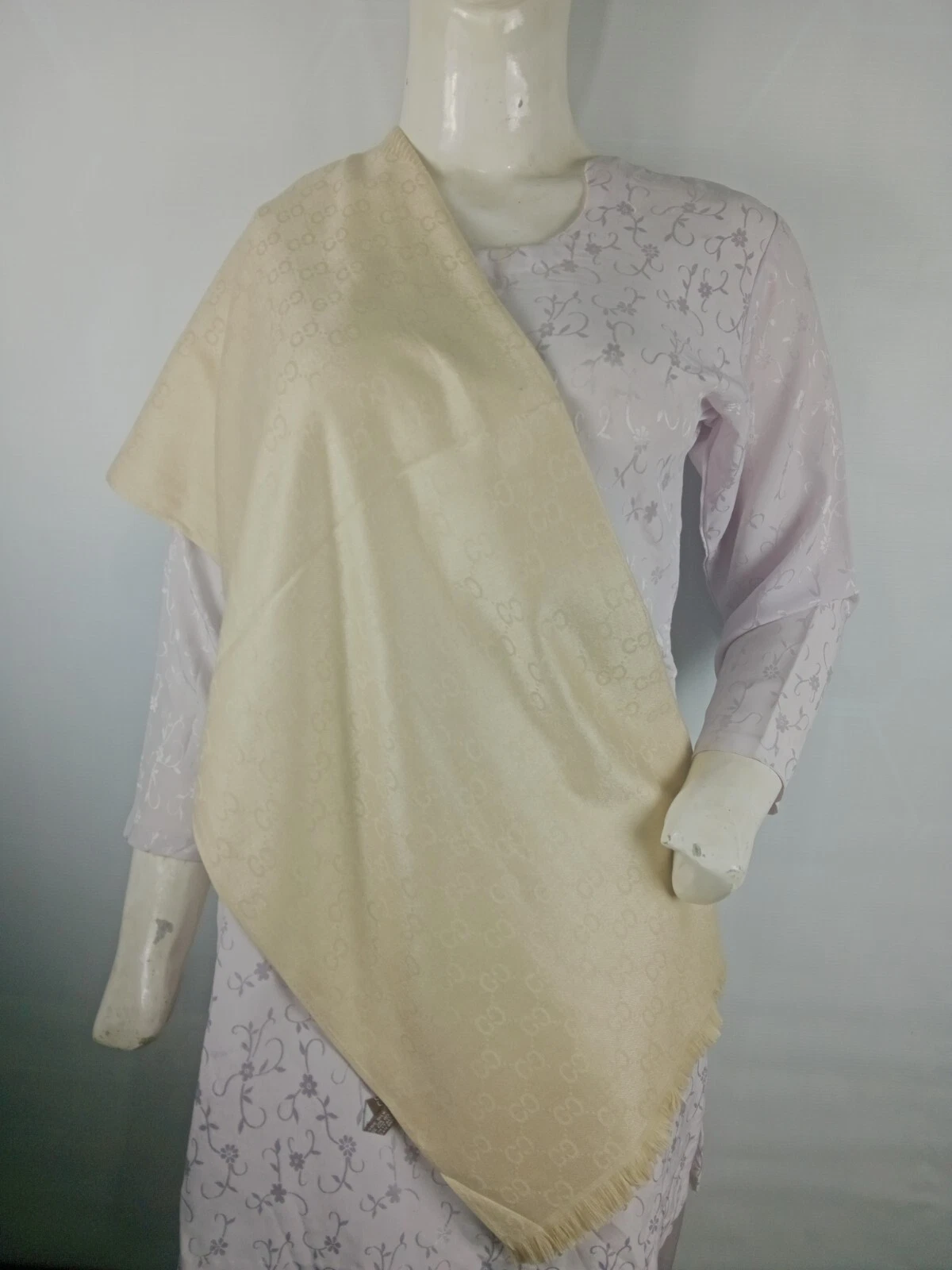 Authentique foulard Gucci châle étole monogramme GG or 100% soie soie made in Italy
