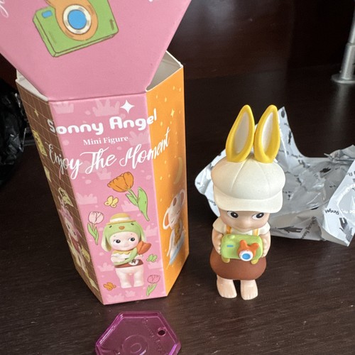 SONNY ANGEL Enjoy The Moment Series Capture Warmth Mini Figure Opened