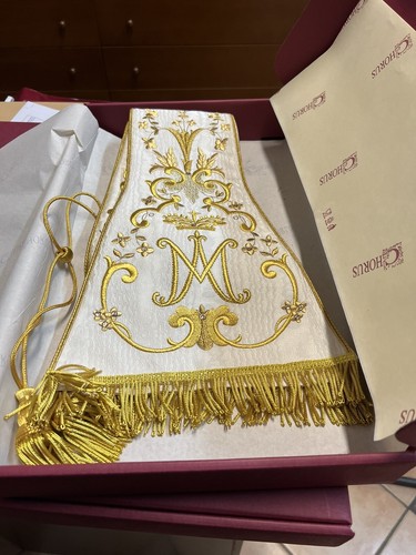 STOLA MARIANA ROMANA BIANCA Per Sacerdote Ricamata Seta Moiré - Made In Italy - Foto 6 di 8