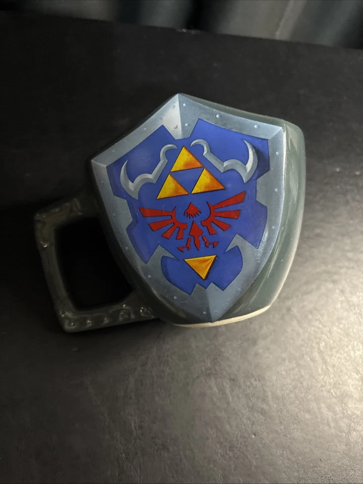 TAZA DE CAFÉ PALADONE THE LEGEND OF ZELDA TRIFORCE HYLIAN SHIELD 2015 NINTENDO Foto 3 de 4