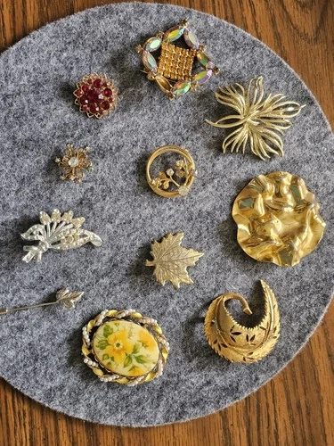 Lot Of Vintage Costume Jewelry Pins Brooches Goldtone Silver Tone