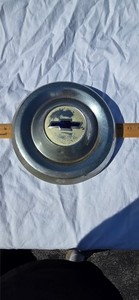 VINTAGE ORIGINAL CHEVROLET HUBCAP / WHEEL COVER - VERY NICE !
