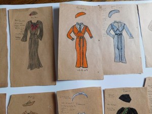 Zestaw RĘCZNIE RYSOWANYCH KREDEK KOLOROWA Papierowa lalka DAMSKA Odzież Stroje lata 1940. Niecięte