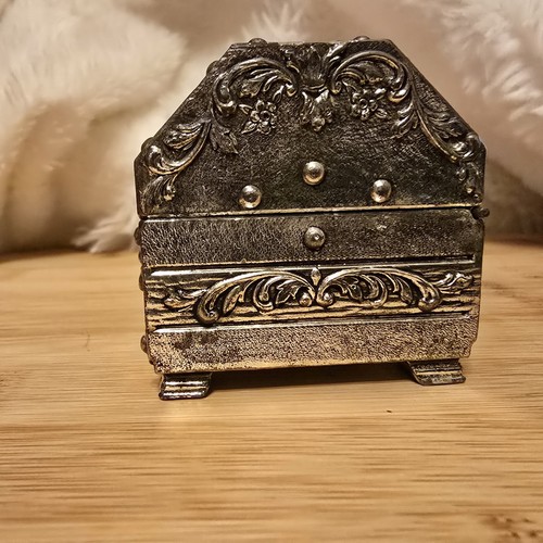 Vintage Small Art Nouveau Metal Treasure Chest Jewelry Trinket Box, Lion - JAPAN - Picture 10 of 21