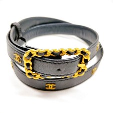 Cintura Chanel in pelle nera e oro 3982842