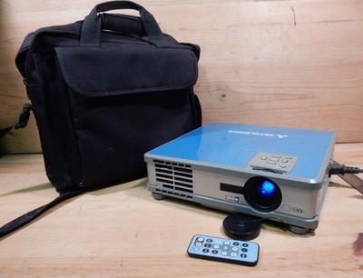 MITSUBISHI XL8U LCD DIGITAL PROJECTOR TESTED GOOD CONDITION w/REMOTE & CASE