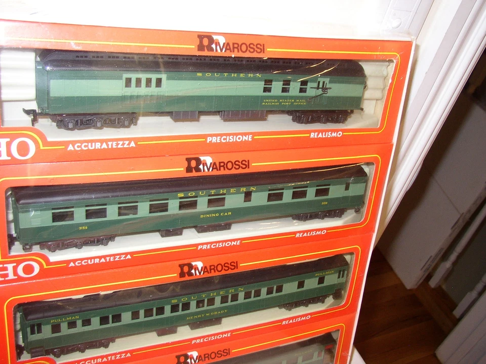 HO Rivarossi 1920 Southern Green & Black RR 8 car Passenger set #9119 NEW Sealed - Image 4 of 4