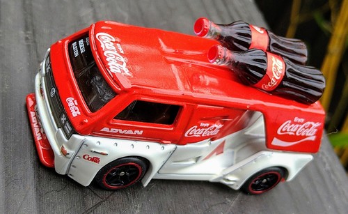 VW T3 Coca-Cola Supervan by Hot Wheels Modified Real Riders 1:64 - Picture 6 of 7