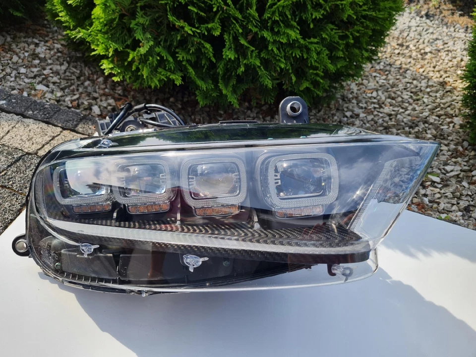 Bugatti Chiron 1 Of 500 Super Sport 300+ Pur Sport Frontscheinwerfer set 5B49410 - Bild 4 von 4