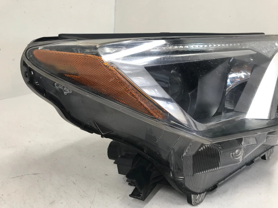 Faro proyector derecho derecho dañado Toyota RAV4 2016 2017 2018 8114542670 OEM Foto 4 de 4