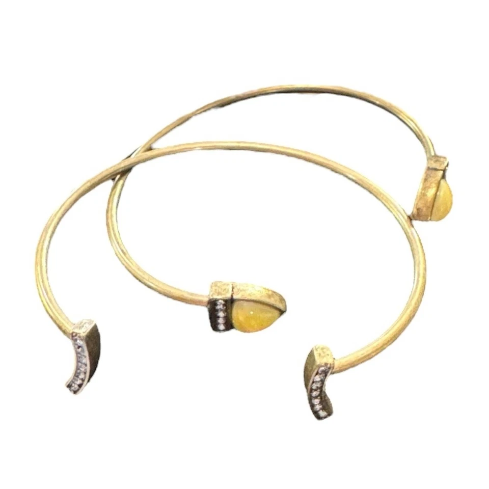 Chloe + Isabel Juego de 2 Pulseras Puño Abierto Tono Dorado Foto 4 de 4