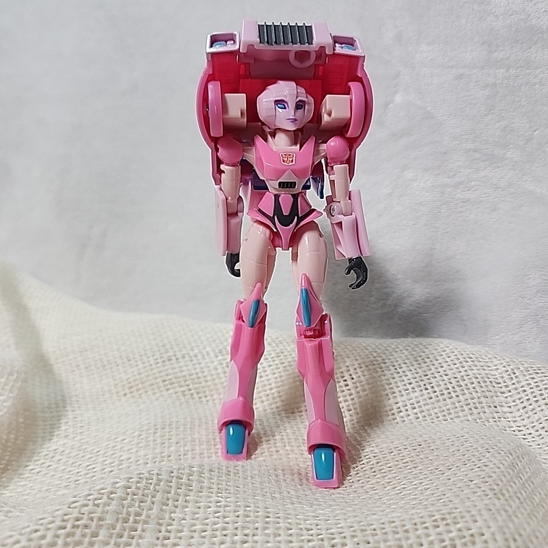 Transformers Pink Bumblebee Cyberverse Adventures Deluxe Arcee