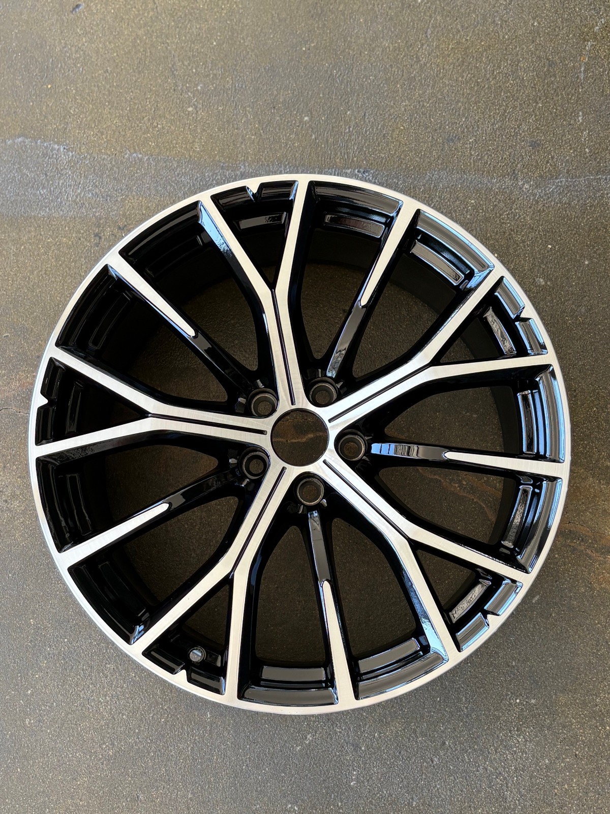 Maserati GranTurismo Wheel Black P/N 670266366