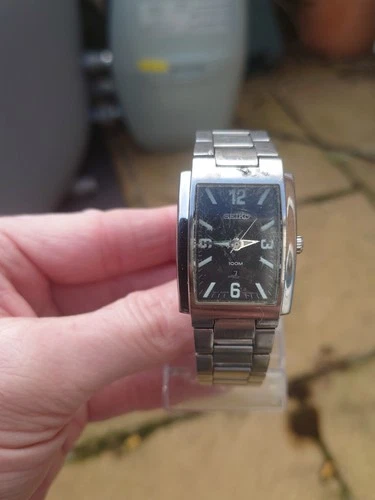 Seiko Mens Vintage Tank style Quartz Watch 7N82-5A00 -Well worn + battle scars!