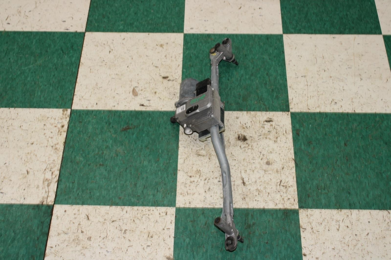 Bentley Flying Spur 2013-2018 Front Windshield wiper motor