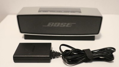 Bose SoundLink Mini Bluetooth Speaker And Charging Dock GREAT SOUND Silver Black