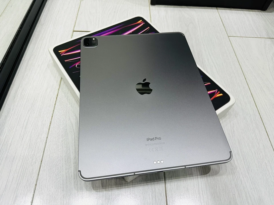 Apple iPad Pro 6th Gen 12.9" 2022 M2 - 128GB WiFi & Cellular 5G - Space Grey - Image 4 of 4