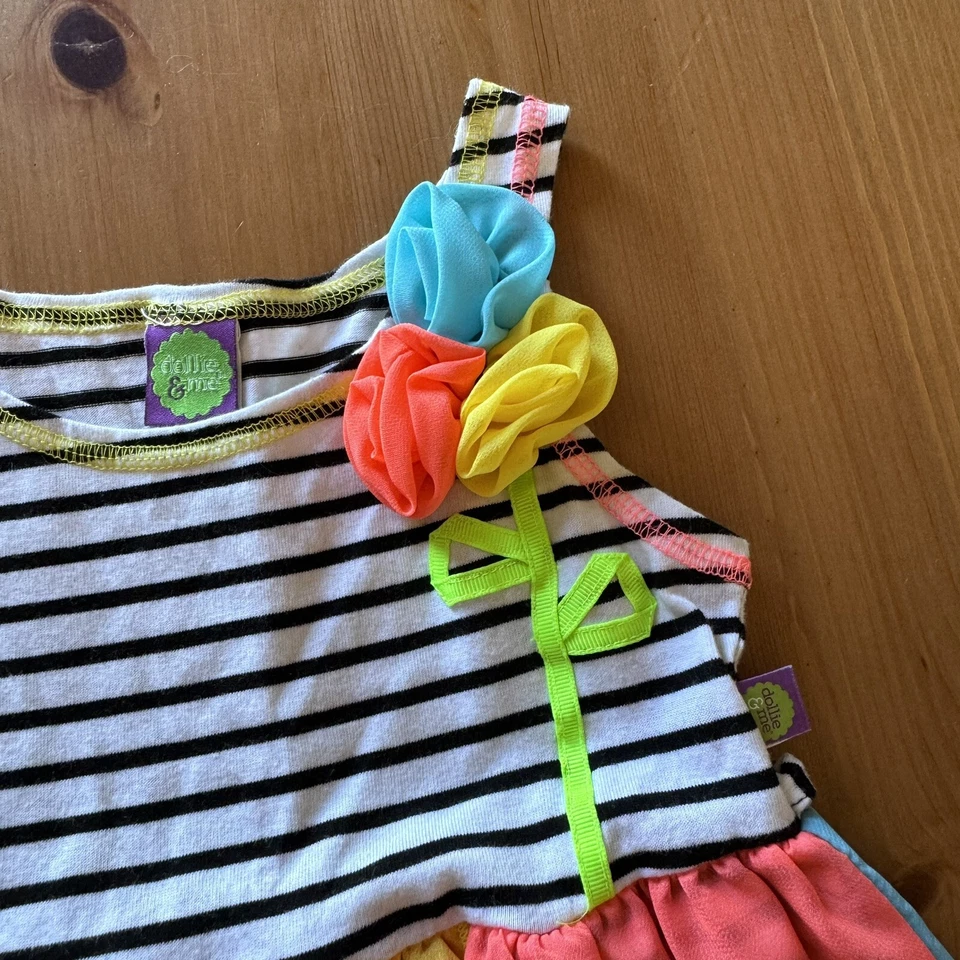 Vestido multicolor con un look flor fairycore de Dollie And Me Foto 4 de 4