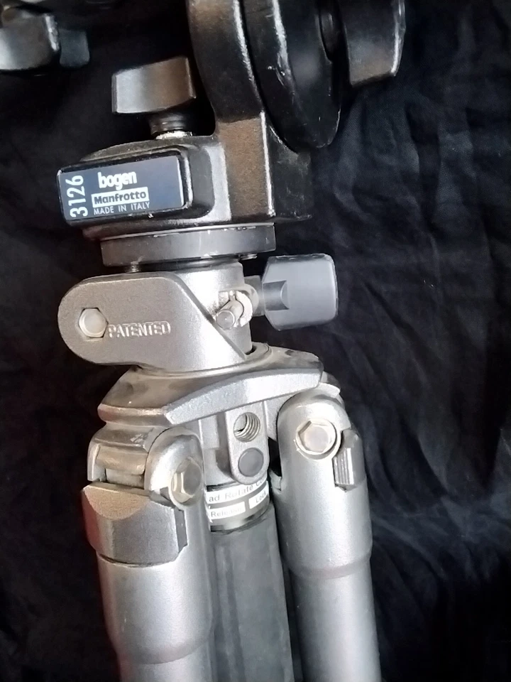 Giottos MT9370 Professional Aluminum Tripod FREE SHIPPING, 3126 Bogen Head - Image 3 of 4