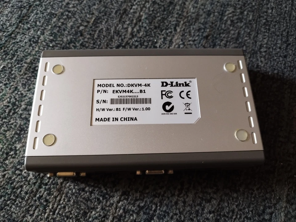 D-Link DKVM-4k 4-Port PS/2 VGA KVM Switch Complete with 4 Cable Assemblies - Immagine 3 di 4