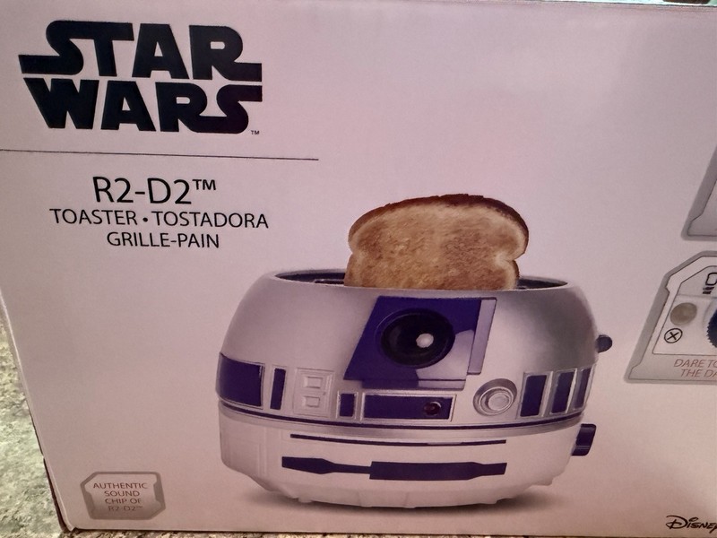 Star Wars R2D2 Toaster 2 Slice Active Sounds / Lights Disney Uncanny New In Box