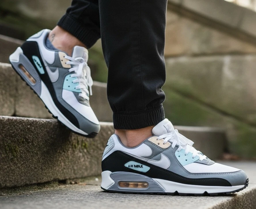 Nike Air Max “Ocean Bliss” Sneakers. EUC. Only worn once. Nike Air Max Bliss Black Grey White Women main image 3